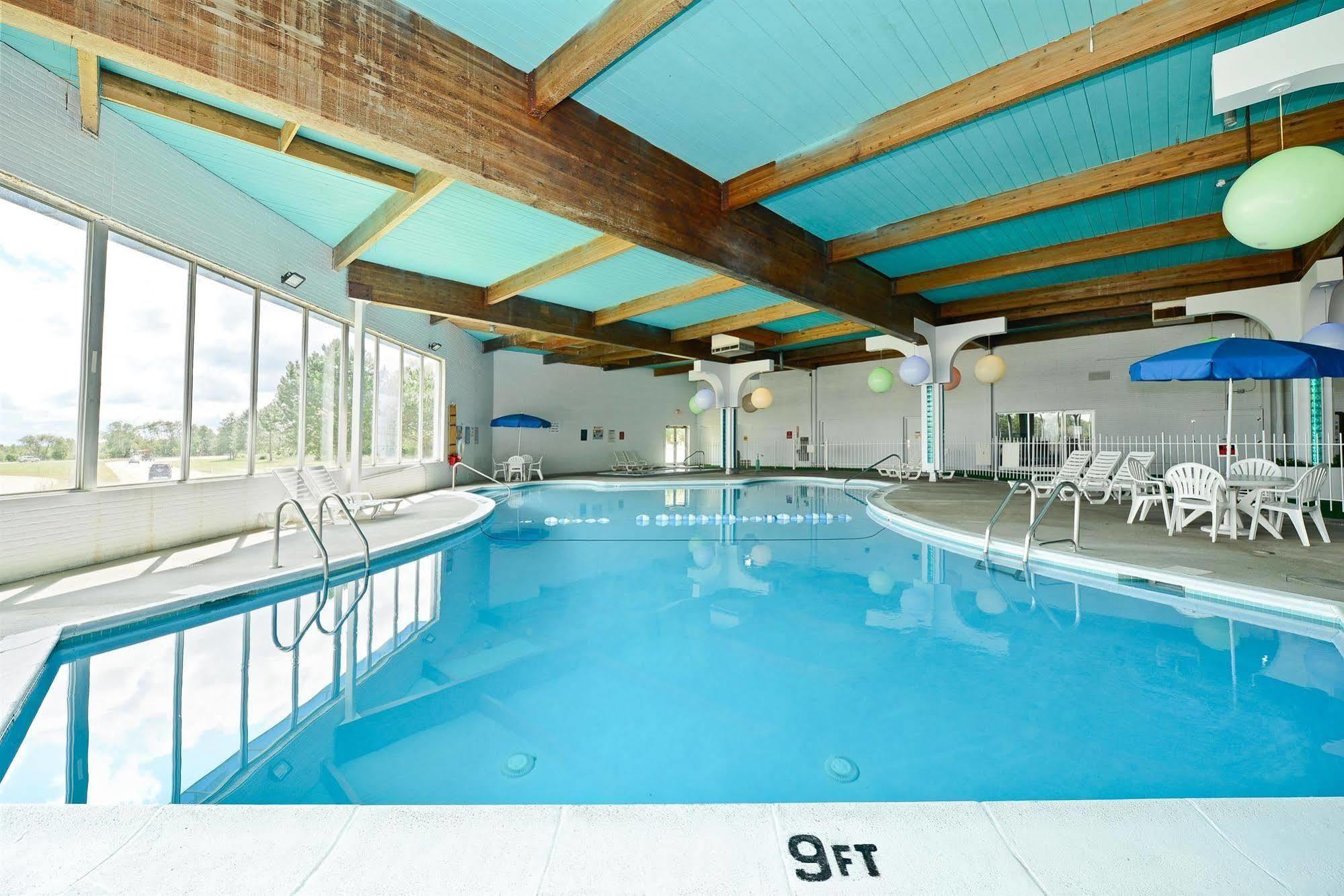 Howard Johnson By Wyndham Saint Joseph בנטון הרבור מתקנים תמונה